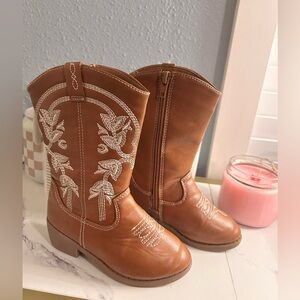 Cracker Barrel Brown Kids Boots with White Embroidery